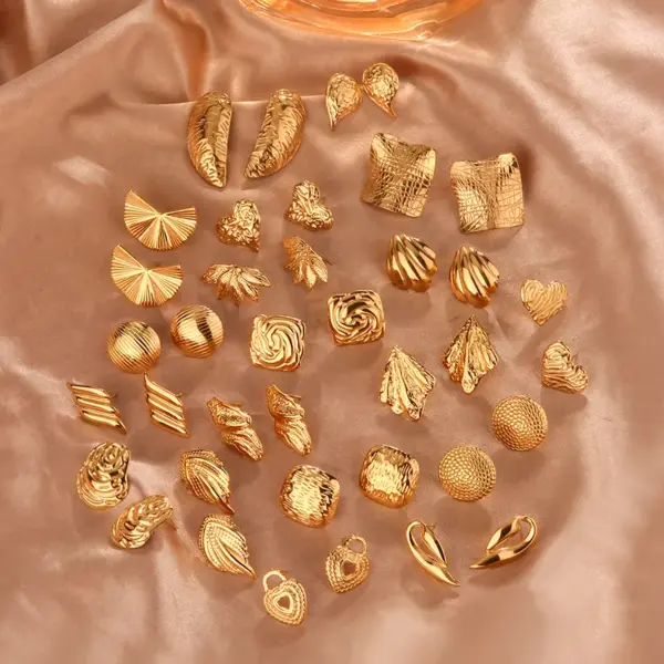 Wholesale PVD Coated 18K Gold Plated Sector Leaves Heart Shape 304 Stainless Steel Simple Style Waterproof Non Tarnish Ear Studs