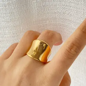 Wholesale PVD Coated Real Gold Plated 18K Gold Solid Color 304 Stainless Steel Commute Waterproof Non Tarnish Rings