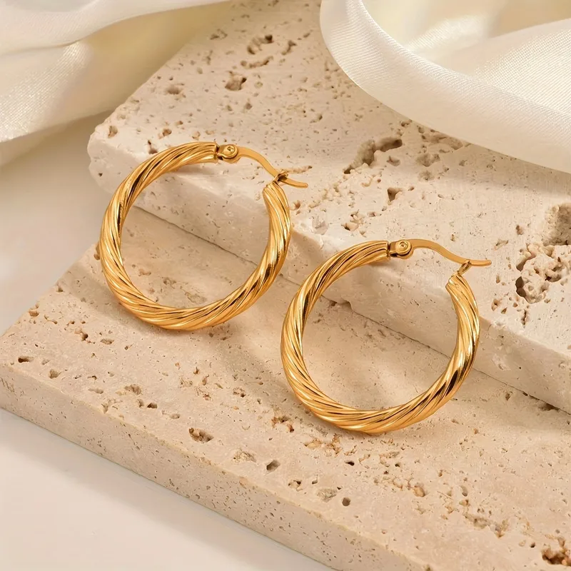 Wholesale 201 Stainless Steel Round Electroplating Stone-Free 18K Gold Plated Simple Style Earrings