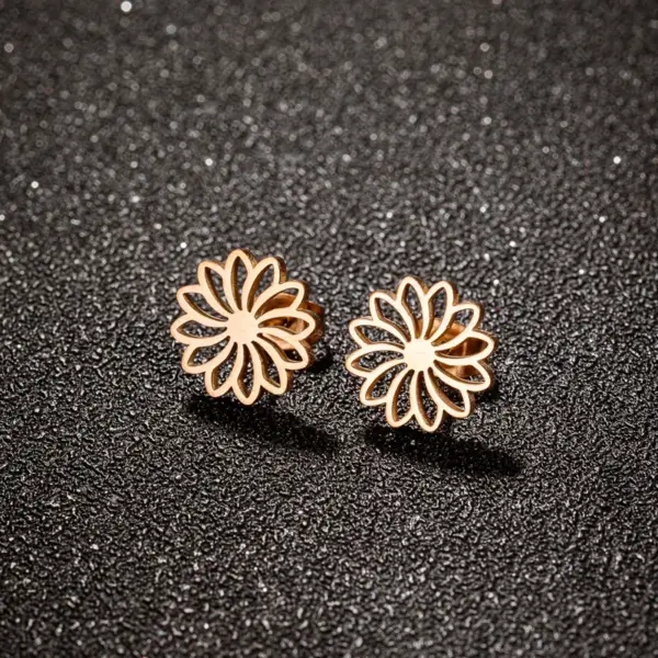 PVD Coated 18K Gold Real Gold Plated Flower 304 Stainless Steel Simple Style Waterproof Non Tarnish Ear Studs