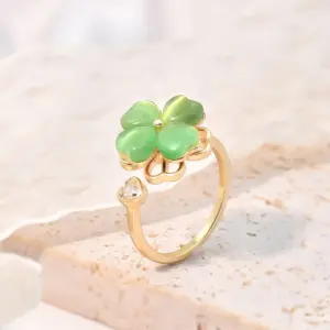 [Green] Rotating Clover Ring
