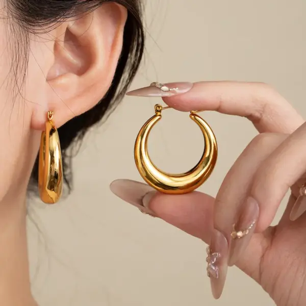 Wholesale Elegant Geometric Hollow C-Shape Hoop Earrings Stainless Steel Vintage Feel Style Women's Fashion Jewelry