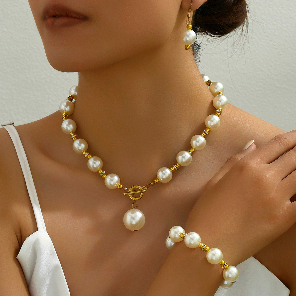 Wholesale European and American Cross-border Mother-of-Pearl Earrings Necklace Bracelet suit Women's Light Luxury High-end Clavicle Chain All-match Ea