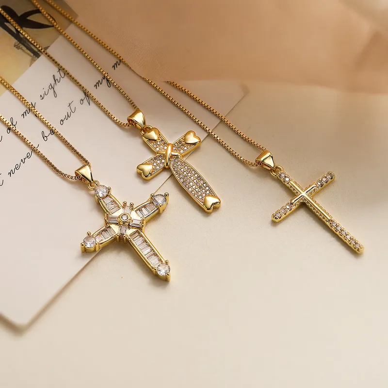 Wholesale Simple Style Commute Cross Copper 18k Gold Plated Zircon Pendant Necklace In Bulk