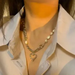 Hollow Heart pearl necklace