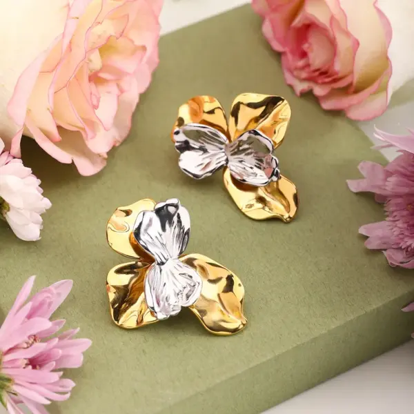 Wholesale Real Gold Plated 304 Stainless Steel PVD Coated Flower Waterproof Non Tarnish Vacation Modern Style Commute Ear Studs For Women's