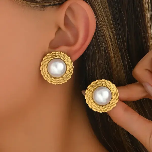 Wholesale 304 Stainless Steel Pentagram Heart Shape PVD Coated Real Gold Plated Casual Vacation Simple Style Waterproof Non Tarnish Ear Studs