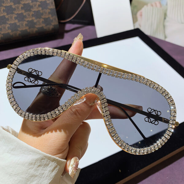 Wholesale New High-End Metal Toad Glasses One-Piece Sunglasses European and American Large Frame One-Piece Sun Protection Diamond Sunglasses for Women