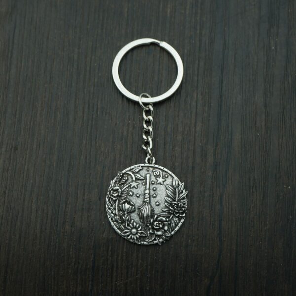 Wholesale Fantasy Magic Witch Broom Key Chain Vintage Pendant Key Ring Fashion Gift for Men and Women