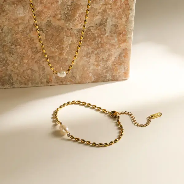 Wholesale PVD Coated 18K Gold Plated Geometric 304 Stainless Steel Simple Style Commute Waterproof Non Tarnish 304 Stainless Steel Bracelets Necklace