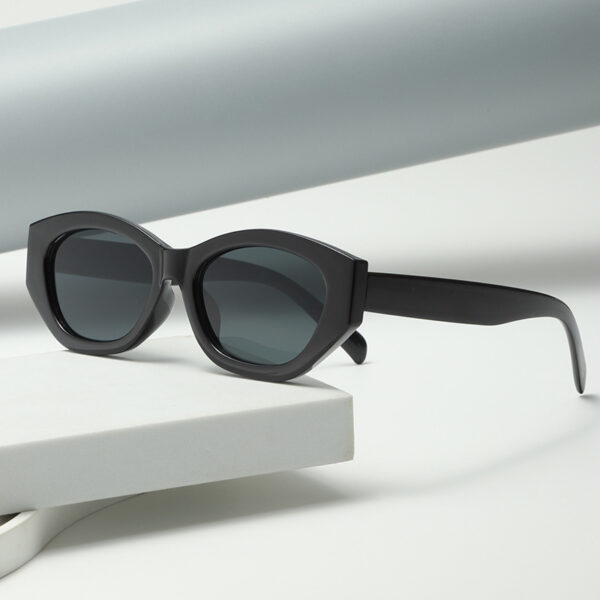 Wholesale 2024 New Xin Zhilei Same Style Cat's Eye Sunglasses Women's High-end Fashion Retro Narrow Frame UV Protection Sunglasses