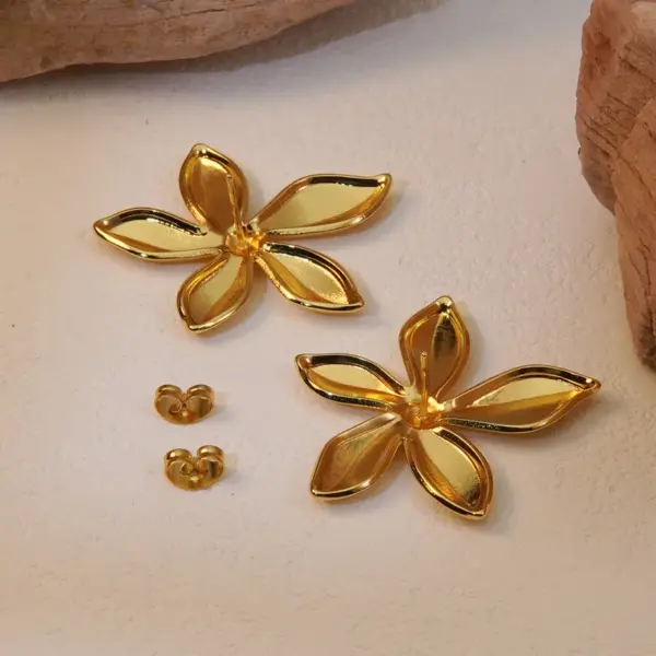 Wholesale 1 Pair Sweet Flower Plating 304 Stainless Steel Imitation Gold Electroplating Ear Studs