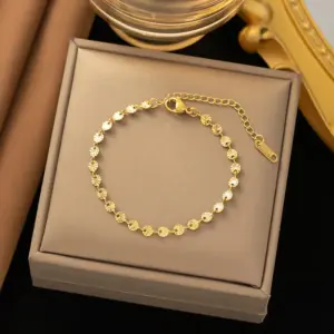 30 [Ae139] round Embossed Bracelet / Gold