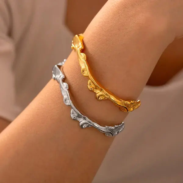 Wholesale 304 Stainless Steel Waves PVD Coated Real Gold Plated Casual Elegant Modern Style Waterproof Non Tarnish Plating Bangle