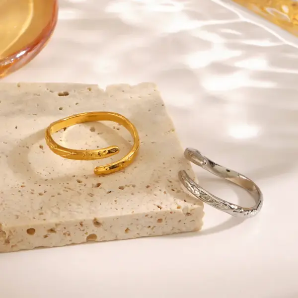 Wholesale Ion Plating (IP) 18K Gold Plated Lines 304 Stainless Steel Classic Style IG Style Waterproof Non Tarnish Open Rings