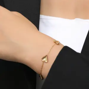 【XKB2018】Heart-shaped Peach Heart Bracelet / Gold