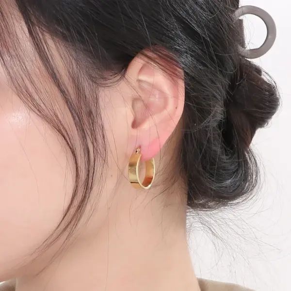 Wholesale PVD Coated 18K Gold Plated Solid Color Stainless Steel Retro Streetwear Waterproof Non Tarnish Hoop Earrings