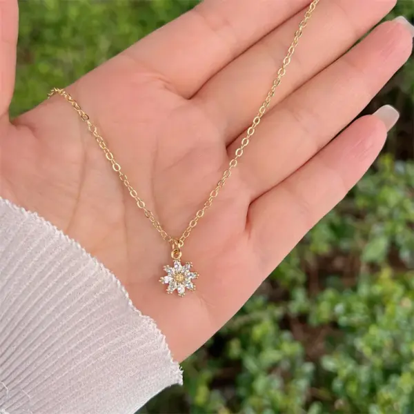 Wholesale Copper 18K Gold Plated Simple Style Classic Style Flower Plating Inlay Zircon Pendant Necklace