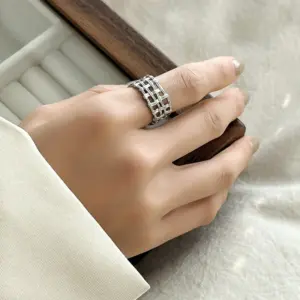 A06Y / Adjustable Opening