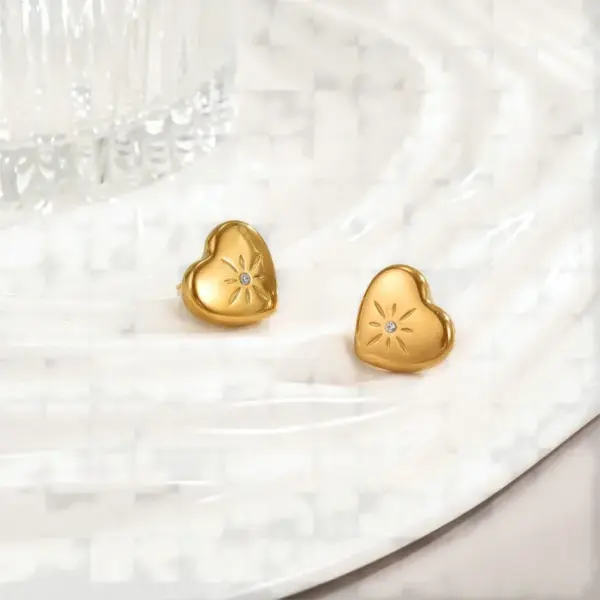 Wholesale PVD Coated 18K Gold Plated Heart Shape Stainless Steel Cute Waterproof Non Tarnish Ear Studs
