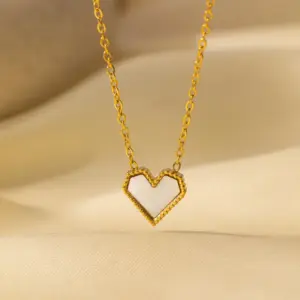 Qyh191 White Shell Heart Necklace / Gold