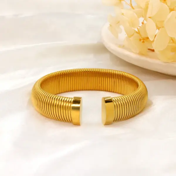 PVD Coated 18K Gold Real Gold Plated Solid Color 304 Stainless Steel Simple Style Classic Style Waterproof Non Tarnish 304 Stainless Steel Bangle
