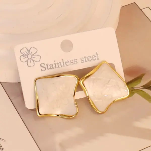 Wholesale Ion Plating (IP) 18K Gold Plated Round Square Flower 304 Stainless Steel Simple Style Waterproof Non Tarnish Ear Studs