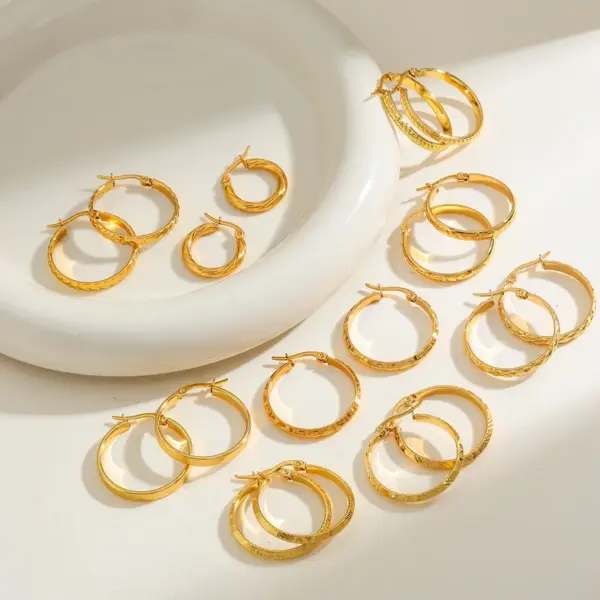 Wholesale Round Vacuum Electroplating (In Furnace) Plated 18K Real Gold 304 Stainless Steel No Inlay Material Hoop Earrings For Women