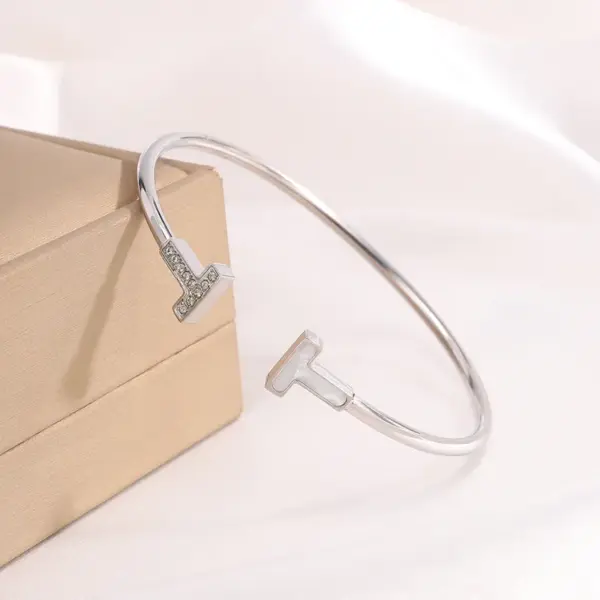 Wholesale PVD Coated Real Gold Plated Solid Color 304 Stainless Steel Casual Simple Style Classic Style Waterproof Non Tarnish 304 Stainless Steel Bangle