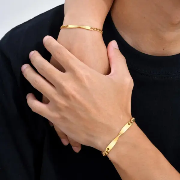 Wholesale Universal Fashion Simple Stainless Steel Mobius Bracelet Couple Style Women's Version Lobster Clasp Casual Minimalist Design