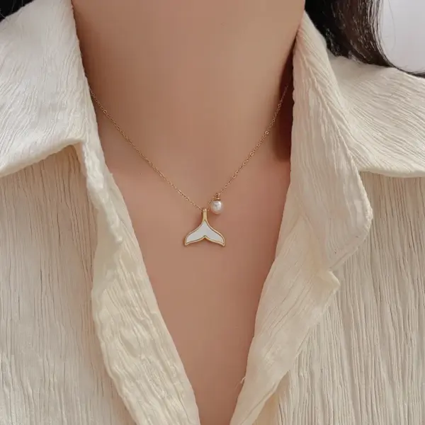 Wholesale Vacuum Plating Real Gold Plated Heart Shape Fish Tail 304 Stainless Steel Simple Style Waterproof Non Tarnish 304 Stainless Steel Necklace