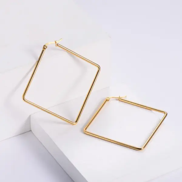 Wholesale Simple Style Crown Plating Stainless Steel No Inlaid 18K Gold Plated Earrings