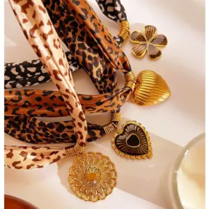 Four-Piece Set in Main Picture / Average Size