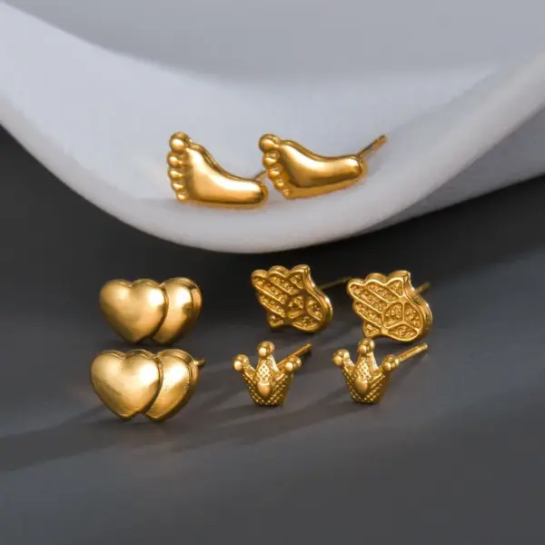 Wholesale PVD Coated Real Gold Plated Animal Moon Flower 304 Stainless Steel Simple Style Waterproof Non Tarnish Ear Studs