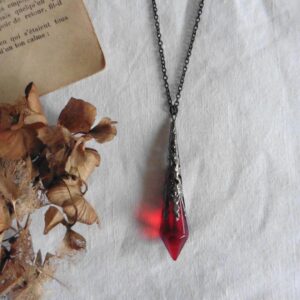 Wholesale Cross-border foreign trade gothic dark red and black glass crystal pendant necklace factory direct sales