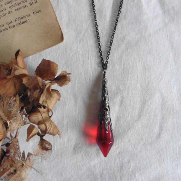 Wholesale Cross-border foreign trade gothic dark red and black glass crystal pendant necklace factory direct sales