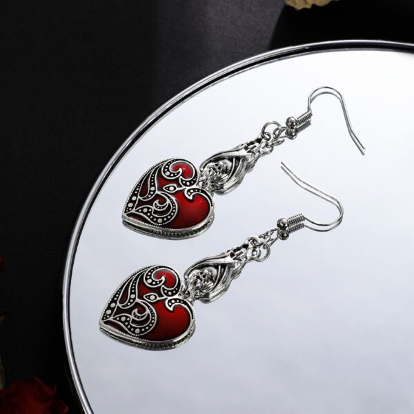 Wholesale European and American Hot Selling Dark Gothic Style Retro Personality wine red Love Pendant Alloy Earrings Women's Jewelry