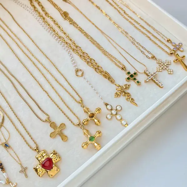 Wholesale PVD Coated Real Gold Plated 18K Cross 304 Stainless Steel Simple Style Classic Waterproof Non Tarnish Pendant Necklace