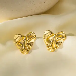 G59 Pleated Heart-Shaped Earrings Gold