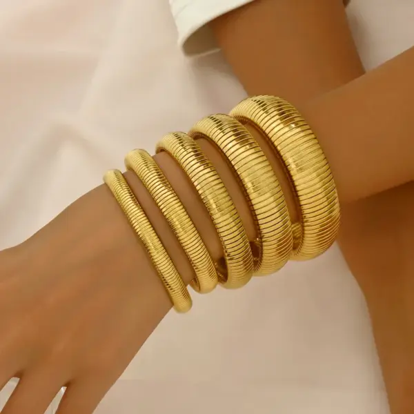 Wholesale Ion Plating (IP) Real Gold Plated Geometric 304 Stainless Steel Elegant Hip-Hop Streetwear Waterproof Non Tarnish 304 Stainless Steel Wristband