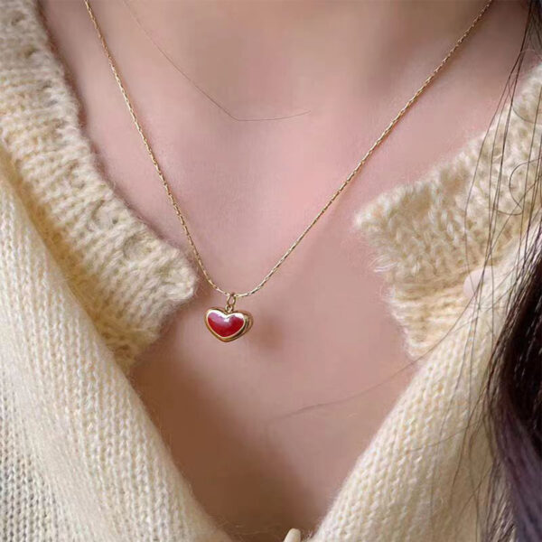 Wholesale Korean style popular sweet red heart necklace elegant exquisite small titanium steel plated 18K gold all-match clavicle chain for women