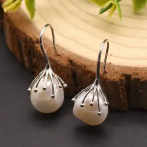 White Freshwater opposite Pearl-Sterling / Silver