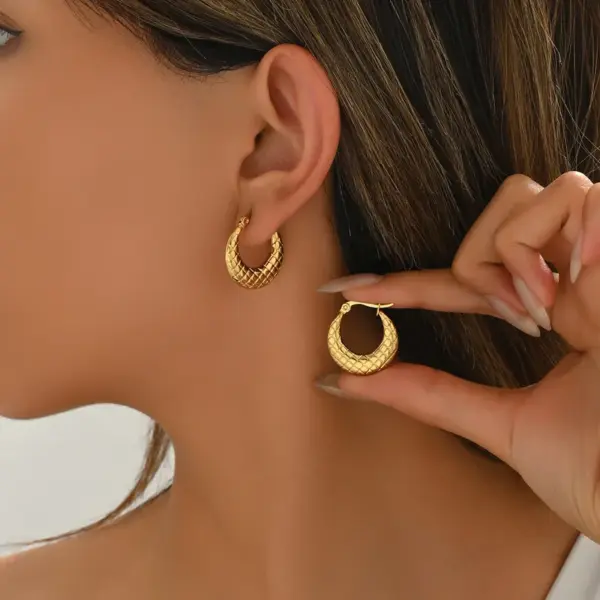 Wholesale 304 Stainless Steel Solid Color PVD Coated Real Gold Plated Real Gold Plated Casual Simple Style Waterproof Non Tarnish Earrings