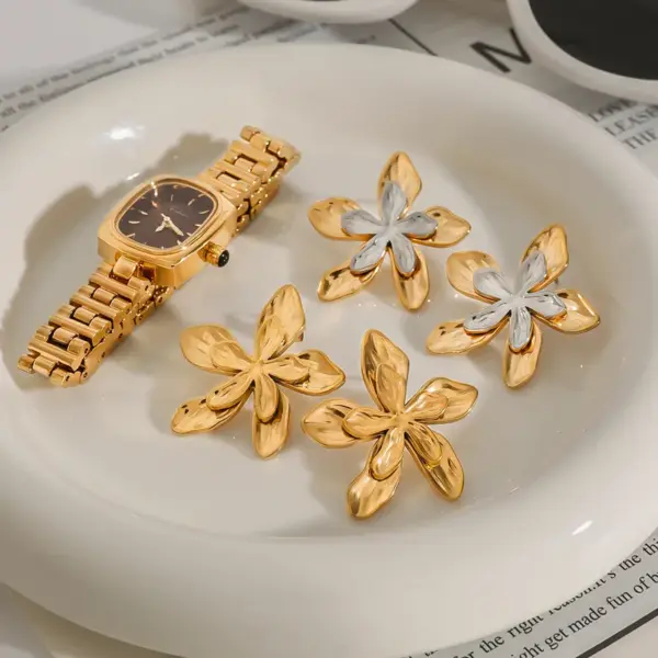 Wholesale Real Gold Plated 316 Stainless Steel PVD Coated Flower Waterproof Non Tarnish Casual Modern Style Commute Ear Studs For Women's