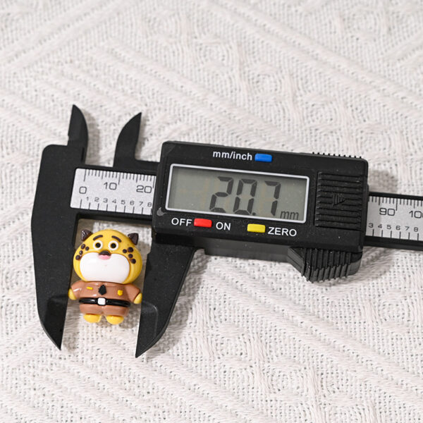 Wholesale Cute little leopard straight hole rubber beads