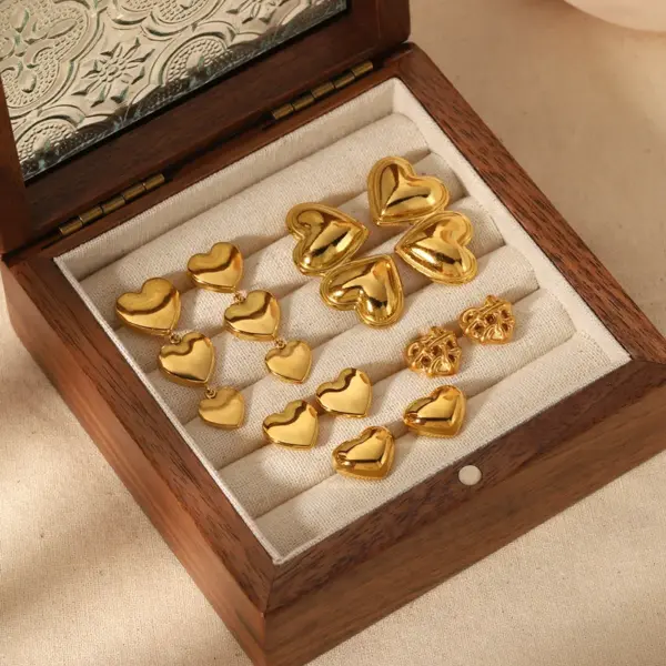 Wholesale PVD Coated Real Gold Plated Heart Shape 304 Stainless Steel Classic Style Waterproof Non Tarnish Drop Earrings Ear Studs