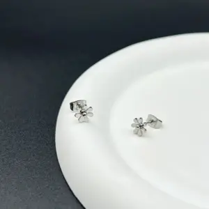 Steel Color Daisy Pin (Single)
