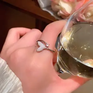 J939 Silver-Zircon Fishtail Ring