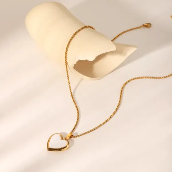 Wholesale 304 Stainless Steel Heart Shape PVD Coated 18K Real Gold Plated IG Style Princess Romantic Waterproof Non Tarnish Belcher Chain White Gold Locket Necklace