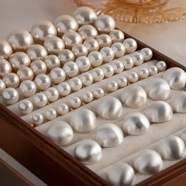 Wholesale Artificial Pearl Round PVD Coated Pearl 18K Real Gold Plated Real Gold Plated Elegant Waterproof Non Tarnish Inlay White Ear Studs